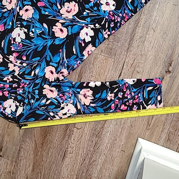 BLACK LABEL BY EVAN PICONE WOMANS BEAUTIFUL FLORAL TOP SIZE LARGE - Picture 13 of 14